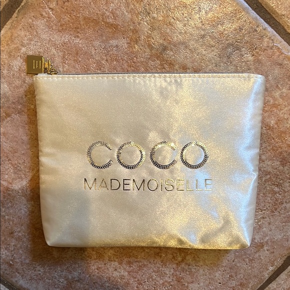 Chanel White COCO MademoiselleMake up bag with shopping bag combo - Picture 2 of 5